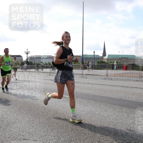 29.06.2025 - hella hamburg halbmarathon Lena Gebhardt http://msf.ph/oto/8412373 29.06.2025 09:50:29 Lombardsbrücke 11491, 1700, 2675, 1209, 1358, 1615, 1675, 1688, 1697, 1700, 1803, 1882, 2415, 2568, 2675, 2719, 2826, 3332, 3626, 4205, 4229, 4380, 4398, 4823, 5248, 5409, 5436, 5472, 5508, 5745, 5791, 5803, 6080, 6458, 6529, 6649, 6682, 6704, 7026, 7495, 7774, 8450, 8629, 8958, 9017, 9116, 9294, 9302, 9365, 9711, 9979, 10064, 10218, 10783, 10894, 10922, 11281, 11305, 11379, 11767, 12292, 12540, 12554, 12895, 13725, 14560 meine-sportfotos.de