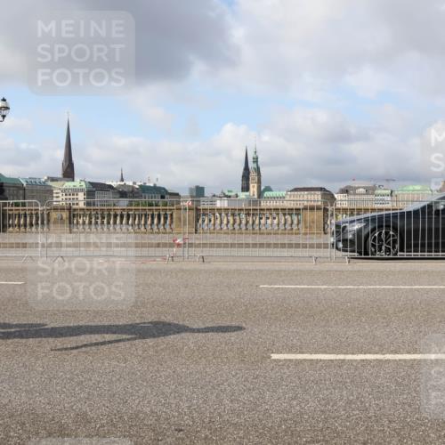 29.06.2025 - hella hamburg halbmarathon Lena Gebhardt http://msf.ph/oto/8412386 29.06.2025 08:55:36 Lombardsbrücke  meine-sportfotos.de