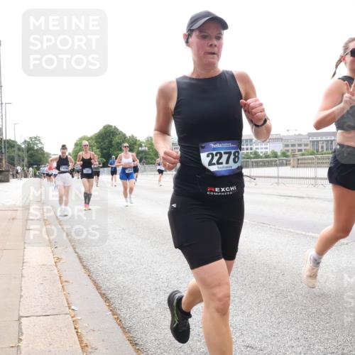 29.06.2025 - hella hamburg halbmarathon Lena Gebhardt http://msf.ph/oto/8412406 29.06.2025 10:25:37 Lombardsbrücke 11662, 2278, 1115, 1093, 1305, 1479, 1481, 1627, 2278, 3343, 3765, 3920, 3961, 3963, 4378, 4797, 5028, 5564, 5814, 6663, 6869, 8881, 8962, 9811, 9927, 10104, 10219, 10845, 10846, 11157, 11596, 11662, 11699, 12074, 12505, 12838, 13510, 13653, 13842, 14086, 14223, 14936, 15016, 15119, 15283, 16289, 16354, 16381, 16421, 16422, 16927, 17369 meine-sportfotos.de