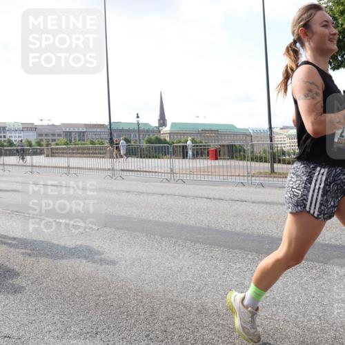 29.06.2025 - hella hamburg halbmarathon Lena Gebhardt http://msf.ph/oto/8412445 29.06.2025 09:50:30 Lombardsbrücke 1700, 147, 267, 1209, 1358, 1615, 1675, 1688, 1697, 1700, 1803, 1882, 2415, 2568, 2675, 2719, 2826, 3332, 3626, 4205, 4229, 4380, 4398, 4823, 5248, 5409, 5436, 5472, 5508, 5745, 5791, 5803, 6080, 6458, 6529, 6649, 6704, 7026, 7774, 8450, 8629, 8958, 9017, 9116, 9294, 9302, 9365, 9711, 9979, 10064, 10218, 10783, 10894, 10922, 11281, 11305, 11379, 11767, 12292, 12540, 12554, 12895, 13725 meine-sportfotos.de