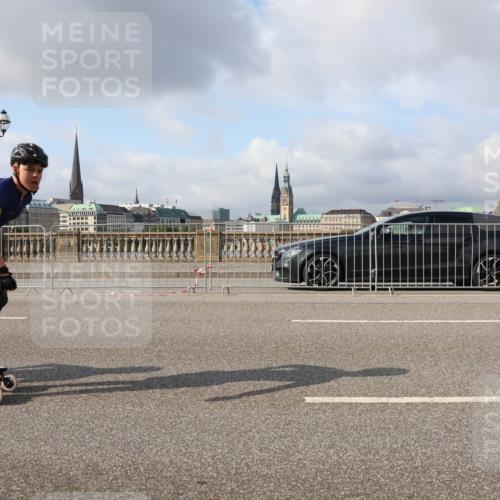 29.06.2025 - hella hamburg halbmarathon Lena Gebhardt http://msf.ph/oto/8412453 29.06.2025 08:55:37 Lombardsbrücke  meine-sportfotos.de