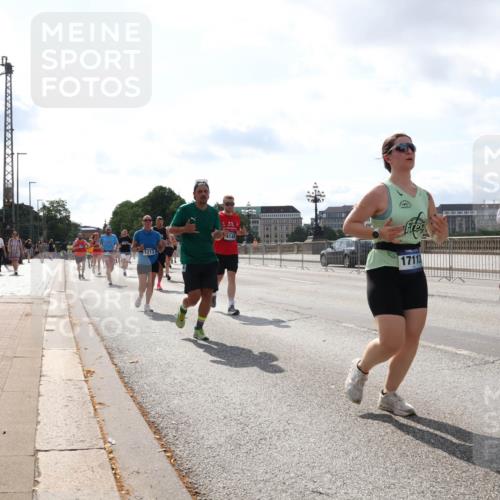 29.06.2025 - hella hamburg halbmarathon Lena Gebhardt http://msf.ph/oto/8412485 29.06.2025 10:04:39 Lombardsbrücke 1213, 4146, 1711, 2011, 1126, 1213, 1316, 1347, 1377, 1559, 1674, 2011, 2463, 2628, 2698, 2852, 2979, 3994, 4146, 4293, 4394, 4538, 4587, 4951, 5354, 5365, 5869, 5976, 6311, 6709, 8049, 8217, 9019, 9489, 10100, 10213, 10709, 10756, 10834, 10962, 11088, 11551, 11582, 12004, 12005, 12125, 12924, 12998, 13242, 13533, 13625, 14340, 14436, 14917, 15525, 15532, 16128, 16145, 16357, 16579, 16753, 16989, 16995, 17071, 17113, 17434, 17437, 17814 meine-sportfotos.de