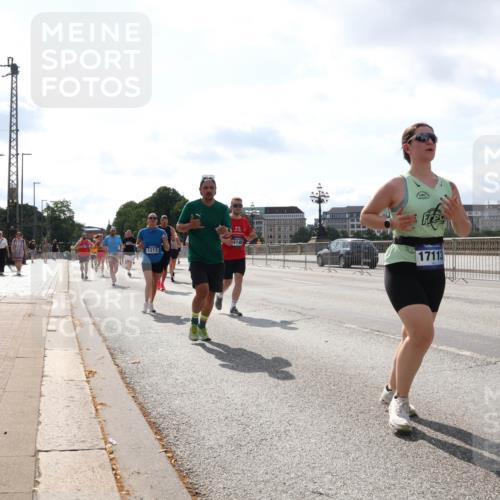 29.06.2025 - hella hamburg halbmarathon Lena Gebhardt http://msf.ph/oto/8412518 29.06.2025 10:04:39 Lombardsbrücke 414, 1213, 17113, 201, 1126, 1213, 1316, 1347, 1377, 1559, 1674, 2011, 2463, 2628, 2698, 2852, 2979, 3994, 4146, 4293, 4394, 4538, 4587, 4951, 5354, 5365, 5869, 5976, 6311, 6709, 8049, 8217, 9019, 9489, 10100, 10213, 10709, 10756, 10834, 10962, 11088, 11551, 11582, 12004, 12005, 12125, 12924, 12998, 13242, 13533, 13625, 14340, 14436, 14917, 15525, 15532, 16128, 16145, 16357, 16579, 16753, 16989, 16995, 17071, 17113, 17434, 17437, 17814 meine-sportfotos.de