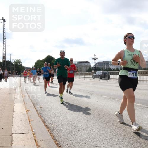 29.06.2025 - hella hamburg halbmarathon Lena Gebhardt http://msf.ph/oto/8412554 29.06.2025 10:04:39 Lombardsbrücke 1213, 4146, 17113, 2011, 1126, 1213, 1316, 1347, 1377, 1559, 1674, 2011, 2463, 2628, 2698, 2852, 2979, 3994, 4146, 4293, 4394, 4538, 4587, 4951, 5354, 5365, 5869, 5976, 6311, 6709, 8049, 8217, 9019, 9489, 10100, 10213, 10709, 10756, 10834, 10962, 11088, 11551, 11582, 12004, 12005, 12125, 12924, 12998, 13242, 13533, 13625, 14340, 14436, 14917, 15525, 15532, 16128, 16145, 16357, 16579, 16753, 16989, 16995, 17071, 17113, 17434, 17437, 17814 meine-sportfotos.de