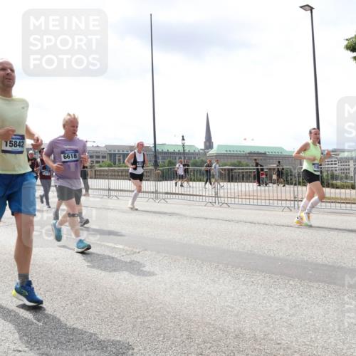 29.06.2025 - hella hamburg halbmarathon Lena Gebhardt http://msf.ph/oto/8412562 29.06.2025 10:41:57 Lombardsbrücke 1712, 15842, 6618, 1109, 1039, 1314, 1509, 1623, 1648, 1712, 1752, 2145, 2153, 2523, 2974, 3276, 3326, 3344, 3459, 3460, 3568, 4329, 4415, 4541, 4735, 4736, 4787, 4885, 5432, 5671, 6136, 6137, 6153, 6320, 6430, 6436, 6450, 6618, 6837, 6846, 6917, 7357, 7477, 7955, 7968, 8004, 8014, 8162, 8163, 8300, 8301, 8443, 8848, 8897, 8908, 9008, 9223, 9467, 9588, 10027, 10348, 10623, 11011, 11166 meine-sportfotos.de