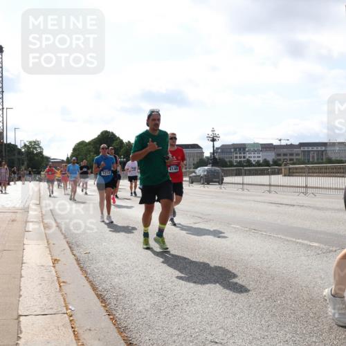 29.06.2025 - hella hamburg halbmarathon Lena Gebhardt http://msf.ph/oto/8412588 29.06.2025 10:04:39 Lombardsbrücke 1213, 4146, 1711, 1126, 1213, 1316, 1347, 1377, 1559, 1674, 2011, 2463, 2628, 2698, 2852, 2979, 3994, 4146, 4293, 4394, 4538, 4587, 4951, 5354, 5365, 5869, 5976, 6311, 6709, 8049, 8217, 9019, 9489, 10100, 10213, 10709, 10756, 10834, 10962, 11088, 11551, 11582, 12004, 12005, 12125, 12924, 12998, 13242, 13533, 13625, 14340, 14436, 14917, 15525, 15532, 16128, 16145, 16357, 16579, 16753, 16989, 16995, 17071, 17113, 17434, 17437, 17814 meine-sportfotos.de