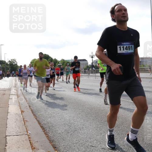 29.06.2025 - hella hamburg halbmarathon Lena Gebhardt http://msf.ph/oto/8412592 29.06.2025 09:50:31 Lombardsbrücke 1479, 11491, 1209, 1358, 1615, 1675, 1688, 1697, 1700, 1803, 1882, 2415, 2568, 2675, 2719, 2826, 3332, 3626, 4205, 4229, 4380, 4398, 4823, 5248, 5409, 5436, 5472, 5508, 5745, 5752, 5791, 5803, 5916, 6080, 6458, 6529, 6649, 6686, 6687, 6704, 7026, 7774, 8450, 8958, 9017, 9116, 9294, 9302, 9365, 9711, 9979, 10064, 10218, 10783, 10894, 10922, 11281, 11284, 11305, 11379, 11767, 12292, 12540, 12554, 12895, 13725 meine-sportfotos.de