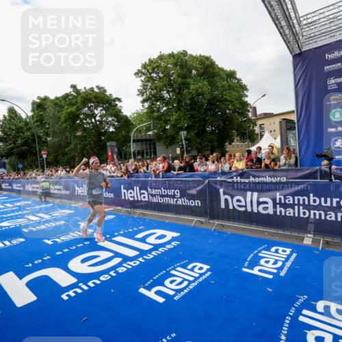 29.06.2025 - hella hamburg halbmarathon Zöllner http://msf.ph/oto/8412618 29.06.2025 10:23:33 Ziel 35, 52, 9385, 16169, 17771 meine-sportfotos.de