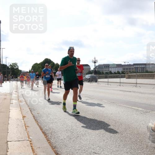 29.06.2025 - hella hamburg halbmarathon Lena Gebhardt http://msf.ph/oto/8412620 29.06.2025 10:04:39 Lombardsbrücke 1213, 4146, 1, 171, 1126, 1213, 1316, 1347, 1377, 1559, 1674, 2011, 2463, 2628, 2698, 2852, 2979, 3994, 4146, 4293, 4394, 4538, 4587, 4951, 5354, 5365, 5869, 5976, 6311, 6709, 8049, 8217, 9019, 9489, 10100, 10213, 10709, 10756, 10834, 10962, 11088, 11551, 11582, 12004, 12005, 12125, 12924, 12998, 13242, 13533, 13625, 14340, 14436, 14917, 15525, 15532, 16128, 16145, 16357, 16579, 16753, 16989, 16995, 17071, 17113, 17434, 17437, 17814 meine-sportfotos.de