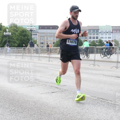 29.06.2025 - hella hamburg halbmarathon Lena Gebhardt http://msf.ph/oto/8412623 29.06.2025 09:39:43 Lombardsbrücke 11678, 51, 53, 4524, 6380, 6699, 11342, 11678, 13016, 14188, 14932, 14933, 15166, 16548, 17402, 18694, 18848, 19072, 19108 meine-sportfotos.de