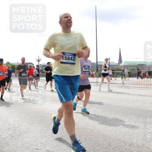29.06.2025 - hella hamburg halbmarathon Lena Gebhardt http://msf.ph/oto/8412660 29.06.2025 10:41:58 Lombardsbrücke 14872, 1712, 7477, 2251, 15842, 6618, 1039, 1314, 1509, 1623, 1648, 1712, 1752, 2145, 2153, 2523, 2974, 3276, 3326, 3459, 3460, 3568, 4329, 4541, 4735, 4736, 4787, 4885, 5419, 5432, 5671, 6136, 6137, 6153, 6320, 6430, 6436, 6450, 6618, 6837, 6846, 6917, 7357, 7477, 7955, 7968, 8004, 8014, 8162, 8163, 8300, 8301, 8443, 8848, 8897, 8908, 9008, 9223, 9370, 9467, 9588, 10027, 10348, 10623, 11011 meine-sportfotos.de