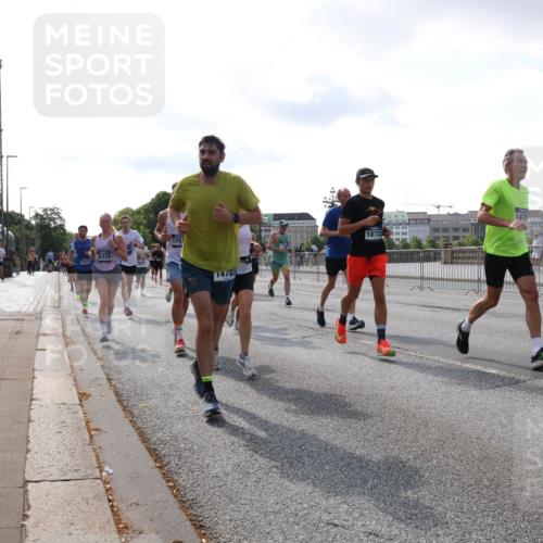 29.06.2025 - hella hamburg halbmarathon Lena Gebhardt http://msf.ph/oto/8412682 29.06.2025 09:50:32 Lombardsbrücke 7026, 4229, 1751, 14783, 18723, 1479, 1209, 1358, 1615, 1675, 1688, 1697, 1700, 1803, 1882, 2415, 2568, 2675, 2719, 2826, 3332, 3626, 4205, 4229, 4380, 4398, 4823, 4893, 5248, 5409, 5436, 5472, 5508, 5745, 5752, 5791, 5803, 5916, 6080, 6458, 6529, 6649, 6686, 6687, 6704, 7026, 7774, 8450, 8958, 9017, 9116, 9294, 9302, 9365, 9711, 10064, 10218, 10783, 10894, 10922, 11281, 11284, 11305, 11379, 11767, 12292, 12540, 12554, 12895, 13725 meine-sportfotos.de