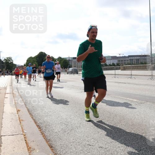 29.06.2025 - hella hamburg halbmarathon Lena Gebhardt http://msf.ph/oto/8412683 29.06.2025 10:04:40 Lombardsbrücke 1213, 1126, 1213, 1316, 1347, 1377, 1559, 1674, 2011, 2463, 2628, 2698, 2852, 2979, 3994, 4146, 4293, 4394, 4538, 4587, 4951, 5354, 5365, 5869, 5976, 6311, 6709, 8049, 8217, 9019, 9489, 10100, 10213, 10709, 10756, 10834, 10962, 11088, 11551, 11582, 12004, 12005, 12125, 12924, 12998, 13242, 13533, 13625, 14340, 14436, 14917, 15532, 16128, 16134, 16145, 16357, 16579, 16753, 16989, 16995, 17071, 17113, 17434, 17437, 17814 meine-sportfotos.de