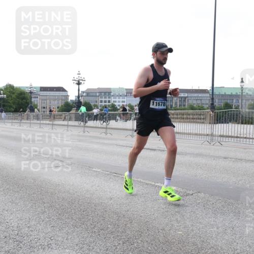 29.06.2025 - hella hamburg halbmarathon Lena Gebhardt http://msf.ph/oto/8412685 29.06.2025 09:39:43 Lombardsbrücke 6380, 11678, 51, 53, 4524, 6380, 6699, 11342, 11678, 13016, 14188, 14932, 14933, 15166, 16548, 17402, 18694, 18848, 19072, 19108 meine-sportfotos.de