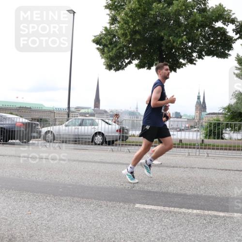 29.06.2025 - hella hamburg halbmarathon Lena Gebhardt http://msf.ph/oto/8412688 29.06.2025 10:25:44 Lombardsbrücke 1093, 1305, 1479, 1481, 1627, 2278, 3343, 3765, 4378, 4797, 5028, 5497, 5564, 6663, 6869, 8881, 9811, 9927, 10104, 10219, 10845, 10846, 11139, 11157, 11596, 11662, 11699, 11828, 11859, 12074, 12505, 12838, 12945, 12946, 13510, 13653, 13842, 14179, 14223, 14936, 15016, 15119, 15283, 16289, 16354, 16381, 16421, 16422, 16927, 17369 meine-sportfotos.de