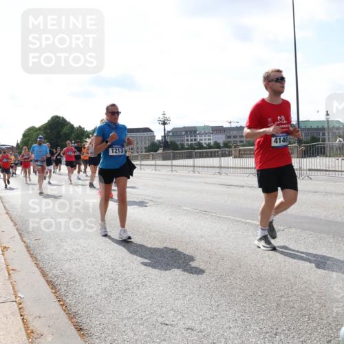 29.06.2025 - hella hamburg halbmarathon Lena Gebhardt http://msf.ph/oto/8412713 29.06.2025 10:04:41 Lombardsbrücke 1213, 4146, 1126, 1213, 1316, 1347, 1377, 1559, 1674, 2011, 2463, 2628, 2698, 2852, 2979, 3994, 4146, 4293, 4394, 4538, 4587, 4951, 5354, 5365, 5869, 5976, 6311, 6709, 8049, 8217, 9019, 9489, 10100, 10213, 10709, 10756, 10834, 10962, 11088, 11551, 11582, 11595, 12004, 12005, 12125, 12924, 12998, 13242, 13533, 13625, 14340, 14436, 14917, 15532, 16128, 16134, 16145, 16357, 16579, 16753, 16989, 16995, 17071, 17113, 17434, 17437, 17814, 17818 meine-sportfotos.de