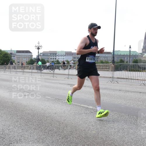 29.06.2025 - hella hamburg halbmarathon Lena Gebhardt http://msf.ph/oto/8412718 29.06.2025 09:39:43 Lombardsbrücke 6380, 11678, 51, 53, 4524, 6380, 6699, 11342, 11678, 13016, 14188, 14932, 14933, 15166, 16548, 17402, 18694, 18848, 19072, 19108 meine-sportfotos.de