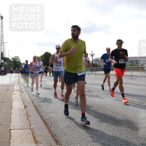 29.06.2025 - hella hamburg halbmarathon Lena Gebhardt http://msf.ph/oto/8412758 29.06.2025 09:50:32 Lombardsbrücke 4229, 7020, 17516, 1470, 18723, 14798, 1209, 1358, 1615, 1675, 1688, 1697, 1700, 1803, 1882, 2415, 2568, 2675, 2719, 2826, 3332, 3626, 4205, 4229, 4380, 4398, 4823, 4893, 5248, 5409, 5436, 5472, 5508, 5745, 5752, 5791, 5803, 5916, 6080, 6458, 6529, 6649, 6686, 6687, 6704, 7026, 7774, 8450, 8958, 9017, 9116, 9294, 9302, 9365, 9711, 10064, 10218, 10783, 10894, 10922, 11281, 11284, 11305, 11379, 11767, 12292, 12540, 12554, 12895, 13725 meine-sportfotos.de