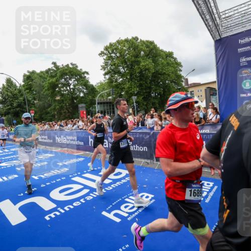 29.06.2025 - hella hamburg halbmarathon Zöllner http://msf.ph/oto/8412777 29.06.2025 10:47:06 Ziel 1460, 1689, 4377, 5472, 6700, 9794, 10122, 12579, 13728, 14415, 14449, 14594, 14783, 15825, 16081, 17979 meine-sportfotos.de