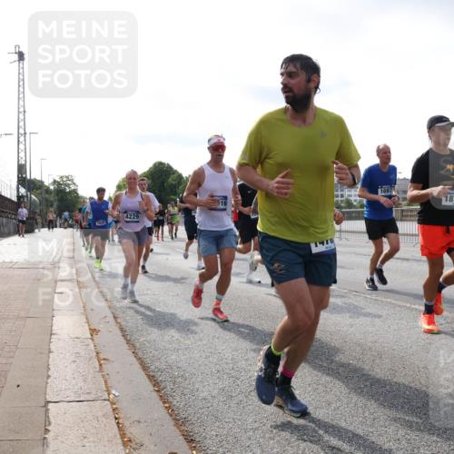 29.06.2025 - hella hamburg halbmarathon Lena Gebhardt http://msf.ph/oto/8412781 29.06.2025 09:50:32 Lombardsbrücke 7026, 4229, 1470, 1697, 18723, 1209, 1358, 1615, 1675, 1688, 1697, 1700, 1803, 1882, 2415, 2568, 2675, 2719, 2826, 3332, 3626, 4205, 4229, 4380, 4398, 4823, 4893, 5248, 5409, 5436, 5472, 5508, 5745, 5752, 5791, 5803, 5916, 6080, 6458, 6529, 6649, 6686, 6687, 6704, 7026, 7774, 8450, 8958, 9017, 9116, 9294, 9302, 9365, 9711, 10064, 10218, 10783, 10894, 10922, 11281, 11284, 11305, 11379, 11767, 12292, 12540, 12554, 12895, 13725 meine-sportfotos.de