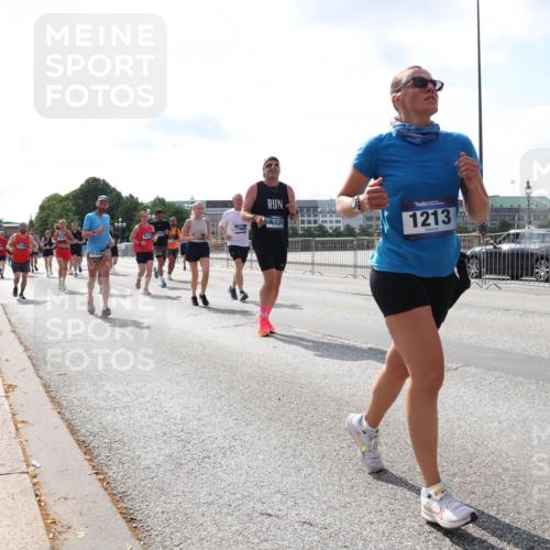 29.06.2025 - hella hamburg halbmarathon Lena Gebhardt http://msf.ph/oto/8412782 29.06.2025 10:04:42 Lombardsbrücke 17434, 5520, 1213, 1126, 1213, 1316, 1347, 1377, 1559, 1674, 2011, 2463, 2628, 2698, 2852, 2979, 3994, 4146, 4293, 4394, 4538, 4587, 4951, 5354, 5365, 5869, 5976, 6311, 6709, 8049, 8217, 9019, 9489, 10100, 10213, 10709, 10756, 10834, 10962, 11088, 11551, 11582, 11595, 12004, 12005, 12125, 12924, 12998, 13242, 13533, 13625, 14340, 14436, 14917, 15532, 16128, 16134, 16145, 16357, 16579, 16753, 16989, 16995, 17071, 17112, 17113, 17434, 17437, 17814, 17818 meine-sportfotos.de