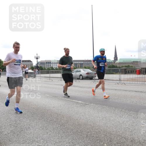 29.06.2025 - hella hamburg halbmarathon Lena Gebhardt http://msf.ph/oto/8412786 29.06.2025 10:25:45 Lombardsbrücke 1365, 5028, 4936, 0845, 10846, 1093, 1305, 1479, 1481, 1627, 2278, 3343, 3765, 4378, 4797, 5028, 5497, 6663, 6869, 8881, 9811, 10104, 10219, 10845, 10846, 11139, 11157, 11596, 11662, 11699, 11828, 11859, 12074, 12505, 12838, 12945, 12946, 13510, 13653, 13842, 14179, 14223, 14936, 15016, 15119, 15283, 16289, 16354, 16381, 16421, 16422, 16927, 17369, 19144 meine-sportfotos.de