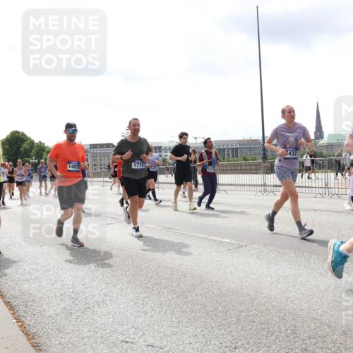 29.06.2025 - hella hamburg halbmarathon Lena Gebhardt http://msf.ph/oto/8412788 29.06.2025 10:41:58 Lombardsbrücke 14872, 1712, 1194, 7477, 6846, 6618, 432, 1039, 1314, 1509, 1623, 1648, 1712, 1752, 2145, 2153, 2523, 2974, 3276, 3326, 3459, 3460, 3568, 4329, 4541, 4735, 4736, 4787, 4885, 5419, 5432, 5671, 6136, 6137, 6153, 6320, 6430, 6436, 6450, 6618, 6837, 6846, 6917, 7357, 7477, 7955, 7968, 8004, 8014, 8162, 8163, 8300, 8301, 8443, 8848, 8897, 8908, 9008, 9223, 9370, 9467, 9588, 10027, 10348, 10623, 11011 meine-sportfotos.de