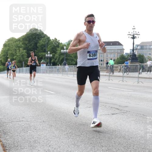 29.06.2025 - hella hamburg halbmarathon Lena Gebhardt http://msf.ph/oto/8412790 29.06.2025 09:39:45 Lombardsbrücke 4454, 6380, 51, 53, 2144, 4524, 6380, 6699, 11342, 11678, 13016, 14188, 14932, 14933, 15166, 16548, 17402, 18694, 18848, 19072, 19108 meine-sportfotos.de