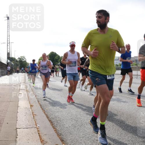 29.06.2025 - hella hamburg halbmarathon Lena Gebhardt http://msf.ph/oto/8412801 29.06.2025 09:50:32 Lombardsbrücke 7026, 4229, 17516, 1470, 1697, 187, 1209, 1358, 1615, 1675, 1688, 1697, 1700, 1803, 1882, 2415, 2568, 2675, 2719, 2826, 3332, 3626, 4205, 4229, 4380, 4398, 4823, 4893, 5248, 5409, 5436, 5472, 5508, 5745, 5752, 5791, 5803, 5916, 6080, 6458, 6529, 6649, 6686, 6687, 6704, 7026, 7774, 8450, 8958, 9017, 9116, 9294, 9302, 9365, 9711, 10064, 10218, 10783, 10894, 10922, 11281, 11284, 11305, 11379, 11767, 12292, 12540, 12554, 12895, 13725 meine-sportfotos.de