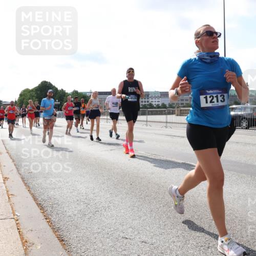 29.06.2025 - hella hamburg halbmarathon Lena Gebhardt http://msf.ph/oto/8412812 29.06.2025 10:04:42 Lombardsbrücke 17434, 63110, 8520, 1213, 1126, 1213, 1316, 1347, 1377, 1559, 1674, 2011, 2463, 2628, 2698, 2852, 2979, 3994, 4146, 4293, 4394, 4538, 4587, 4951, 5354, 5365, 5869, 5976, 6311, 6709, 8049, 8217, 9019, 9489, 10100, 10213, 10709, 10756, 10834, 10962, 11088, 11551, 11582, 11595, 12004, 12005, 12125, 12924, 12998, 13242, 13533, 13625, 14340, 14436, 14917, 15532, 16128, 16134, 16145, 16357, 16579, 16753, 16989, 16995, 17071, 17112, 17113, 17434, 17437, 17814, 17818 meine-sportfotos.de