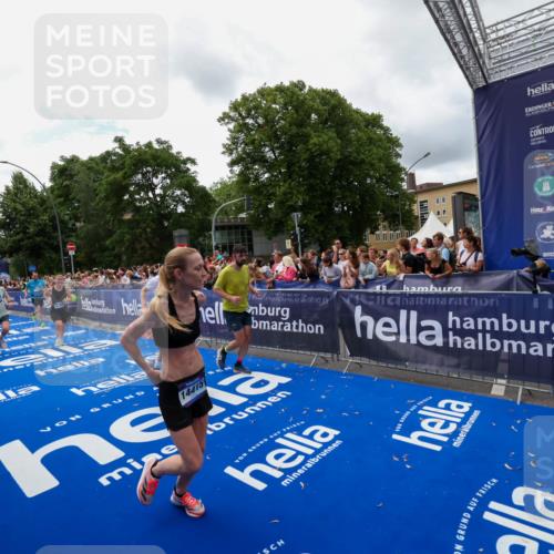 29.06.2025 - hella hamburg halbmarathon Zöllner http://msf.ph/oto/8412817 29.06.2025 10:47:08 Ziel 1460, 4093, 4377, 5472, 6700, 7908, 9794, 10122, 12579, 14415, 14783, 15684, 15825 meine-sportfotos.de