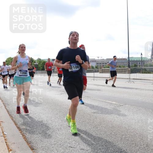 29.06.2025 - hella hamburg halbmarathon Lena Gebhardt http://msf.ph/oto/8412826 29.06.2025 10:17:17 Lombardsbrücke 1356, 10552, 12100, 1083, 1137, 1204, 1298, 1331, 1348, 1356, 1403, 1477, 1553, 1602, 2225, 2305, 2860, 2908, 3210, 3450, 3464, 3466, 3622, 3802, 3803, 4194, 4852, 5023, 5390, 5929, 5930, 5995, 6126, 6128, 6328, 6520, 6522, 6786, 6948, 7011, 7114, 7115, 7257, 7291, 7345, 7360, 7376, 7410, 7445, 7566, 7647, 7844, 7924, 7928, 7945, 8210, 8253, 8263, 8309, 8351, 8433, 8513, 8558, 8895, 8983, 9152, 9259, 9848 meine-sportfotos.de