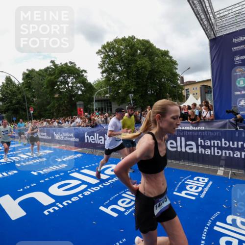 29.06.2025 - hella hamburg halbmarathon Zöllner http://msf.ph/oto/8412827 29.06.2025 10:47:08 Ziel 1460, 4093, 4377, 5472, 6700, 7908, 9794, 10122, 12579, 14415, 14783, 15684, 15825 meine-sportfotos.de