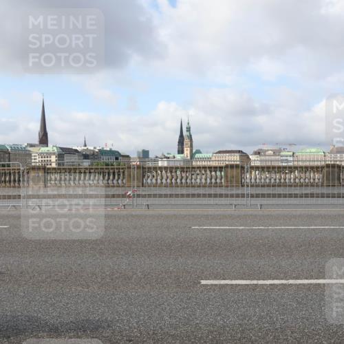 29.06.2025 - hella hamburg halbmarathon Lena Gebhardt http://msf.ph/oto/8412834 29.06.2025 08:55:43 Lombardsbrücke  meine-sportfotos.de