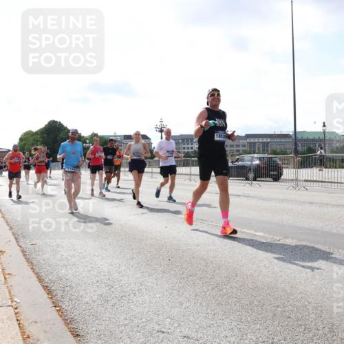 29.06.2025 - hella hamburg halbmarathon Lena Gebhardt http://msf.ph/oto/8412843 29.06.2025 10:04:42 Lombardsbrücke 17434, 18520, 1126, 1213, 1316, 1347, 1377, 1559, 1674, 2011, 2463, 2628, 2698, 2852, 2979, 3994, 4146, 4293, 4394, 4538, 4587, 4951, 5354, 5365, 5869, 5976, 6311, 6709, 8049, 8217, 9019, 9489, 10100, 10213, 10709, 10756, 10834, 10962, 11088, 11551, 11582, 11595, 12004, 12005, 12125, 12924, 12998, 13242, 13533, 13625, 14340, 14436, 14917, 15532, 16128, 16134, 16145, 16357, 16579, 16753, 16989, 16995, 17071, 17112, 17113, 17434, 17437, 17814, 17818 meine-sportfotos.de