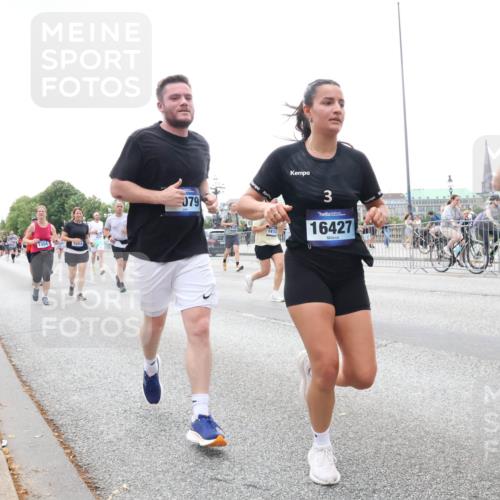 29.06.2025 - hella hamburg halbmarathon Lena Gebhardt http://msf.ph/oto/8412867 29.06.2025 10:51:16 Lombardsbrücke 079, 1415, 3, 16427, 7825, 1129, 1203, 1208, 1404, 1478, 1617, 1997, 2202, 2308, 2358, 2380, 2484, 2485, 2736, 2778, 2859, 3934, 4156, 4652, 4713, 4771, 4808, 4848, 4878, 4920, 5286, 5289, 5357, 5394, 5530, 6091, 6178, 6945, 6954, 6961, 7012, 7141, 7769, 7770, 7771, 7825, 7841, 7871, 7992, 8040, 8200, 8410, 8672, 8779, 8986, 9166, 9167, 9582, 9583, 9763, 10029, 10496, 10552, 10614, 10636, 11034, 11052, 11252, 11268, 11575, 11577, 14534 meine-sportfotos.de