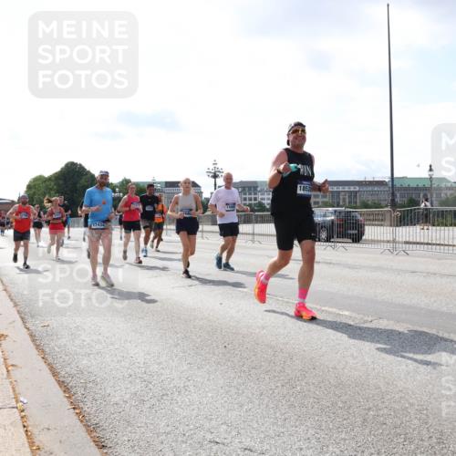 29.06.2025 - hella hamburg halbmarathon Lena Gebhardt http://msf.ph/oto/8412873 29.06.2025 10:04:43 Lombardsbrücke 17434, 17685, 18520, 1126, 1213, 1316, 1347, 1377, 1559, 1674, 2011, 2463, 2628, 2698, 2852, 2979, 3994, 4146, 4293, 4394, 4538, 4587, 4951, 5354, 5365, 5869, 5976, 6311, 6709, 7302, 8049, 8217, 9019, 9489, 10100, 10213, 10709, 10834, 10962, 11088, 11551, 11582, 11595, 12125, 12924, 12998, 13242, 13533, 13625, 14340, 14436, 14917, 15532, 16128, 16134, 16145, 16357, 16579, 16753, 16989, 16995, 17071, 17112, 17113, 17434, 17814, 17818 meine-sportfotos.de