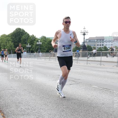 29.06.2025 - hella hamburg halbmarathon Lena Gebhardt http://msf.ph/oto/8412884 29.06.2025 09:39:45 Lombardsbrücke 414, 6380, 51, 53, 2144, 4524, 6380, 6699, 11342, 11678, 13016, 14188, 14932, 14933, 15166, 16548, 17402, 18694, 18848, 19072, 19108 meine-sportfotos.de