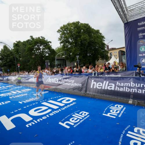 29.06.2025 - hella hamburg halbmarathon Zöllner http://msf.ph/oto/8412891 29.06.2025 10:23:49 Ziel 5301, 6699, 9151, 9447, 10780 meine-sportfotos.de