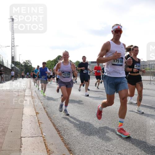29.06.2025 - hella hamburg halbmarathon Lena Gebhardt http://msf.ph/oto/8412894 29.06.2025 09:50:33 Lombardsbrücke 7026, 4229, 18449, 17516, 4380, 1209, 1358, 1675, 1688, 1697, 1700, 1803, 1882, 2415, 2568, 2675, 2719, 2826, 3332, 3626, 4205, 4229, 4380, 4398, 4823, 4893, 5409, 5436, 5472, 5508, 5745, 5752, 5791, 5803, 5916, 6080, 6458, 6529, 6649, 6686, 6687, 6704, 7026, 7774, 8450, 8958, 9017, 9116, 9302, 9365, 9711, 10064, 10218, 10783, 10894, 10922, 11281, 11284, 11305, 11379, 11767, 12292, 12540, 12554, 12895, 13725 meine-sportfotos.de