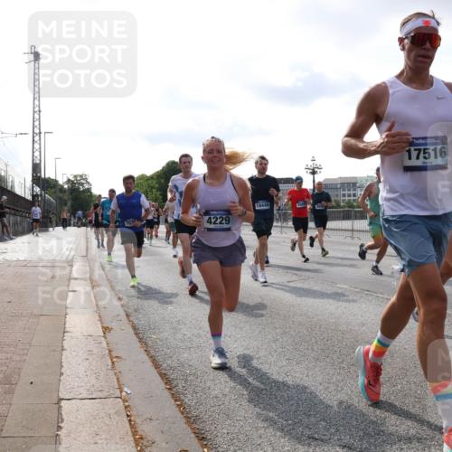 29.06.2025 - hella hamburg halbmarathon Lena Gebhardt http://msf.ph/oto/8412917 29.06.2025 09:50:33 Lombardsbrücke 702, 4229, 18449, 17516, 380, 1209, 1358, 1675, 1688, 1697, 1700, 1803, 1882, 2415, 2568, 2675, 2719, 2826, 3332, 3626, 4205, 4229, 4380, 4398, 4823, 4893, 5409, 5436, 5472, 5508, 5745, 5752, 5791, 5803, 5916, 6080, 6458, 6529, 6649, 6686, 6687, 6704, 7026, 7774, 8450, 8958, 9017, 9116, 9302, 9365, 9711, 10064, 10218, 10783, 10894, 10922, 11281, 11284, 11305, 11379, 11767, 12292, 12540, 12554, 12895, 13725 meine-sportfotos.de