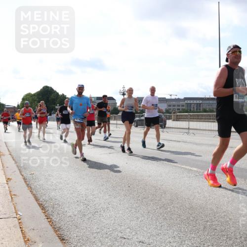 29.06.2025 - hella hamburg halbmarathon Lena Gebhardt http://msf.ph/oto/8412935 29.06.2025 10:04:43 Lombardsbrücke 30709, 17434, 11, 1852, 1126, 1213, 1316, 1347, 1377, 1559, 1674, 2011, 2463, 2628, 2698, 2852, 2979, 3994, 4146, 4293, 4394, 4538, 4587, 4951, 5354, 5365, 5869, 5976, 6311, 6709, 7302, 8049, 8217, 9019, 9489, 10100, 10213, 10709, 10834, 10962, 11088, 11551, 11582, 11595, 12125, 12924, 12998, 13242, 13533, 13625, 14340, 14436, 14917, 15532, 16128, 16134, 16145, 16357, 16579, 16753, 16989, 16995, 17071, 17112, 17113, 17434, 17814, 17818 meine-sportfotos.de