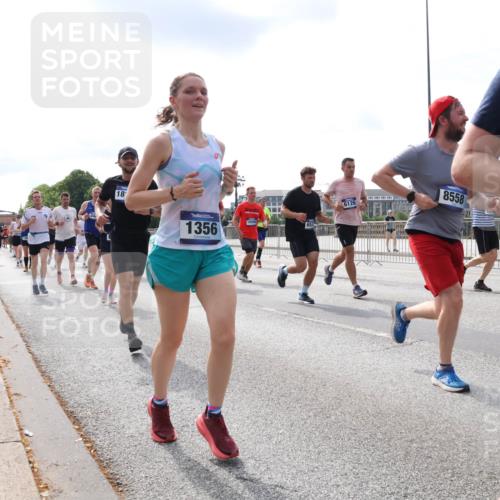 29.06.2025 - hella hamburg halbmarathon Lena Gebhardt http://msf.ph/oto/8412949 29.06.2025 10:17:18 Lombardsbrücke 18, 1356, 10592, 6126, 8558, 1083, 1137, 1204, 1298, 1331, 1348, 1356, 1477, 1553, 1602, 2225, 2259, 2305, 2860, 2908, 3210, 3450, 3464, 3466, 3622, 3802, 3803, 4194, 4852, 5023, 5390, 5929, 5930, 5995, 6126, 6128, 6328, 6520, 6522, 6786, 6948, 7011, 7114, 7115, 7257, 7291, 7345, 7360, 7376, 7410, 7445, 7566, 7647, 7844, 7924, 7928, 7945, 8210, 8253, 8263, 8309, 8351, 8433, 8513, 8558, 8895, 8983, 9152, 9259, 9848 meine-sportfotos.de
