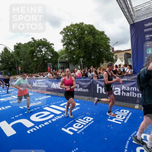 29.06.2025 - hella hamburg halbmarathon Zöllner http://msf.ph/oto/8412952 29.06.2025 10:47:15 Ziel 2623, 4093, 6134, 6373, 6716, 7480, 7908, 10208, 10211, 12579, 13007, 13672, 15684, 17718, 17915, 18856 meine-sportfotos.de