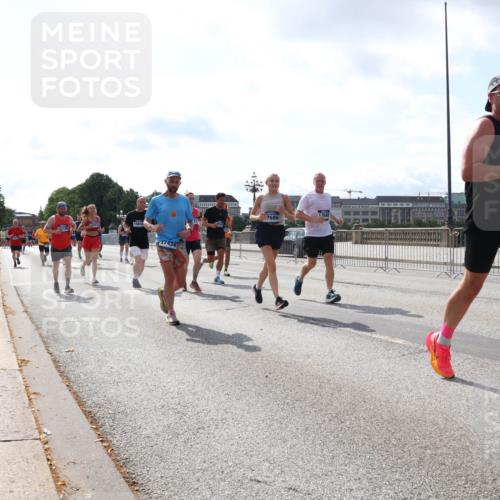 29.06.2025 - hella hamburg halbmarathon Lena Gebhardt http://msf.ph/oto/8412959 29.06.2025 10:04:43 Lombardsbrücke 10834, 17434, 7686, 17685, 1126, 1213, 1316, 1347, 1377, 1559, 1674, 2011, 2463, 2628, 2698, 2852, 2979, 3994, 4146, 4293, 4394, 4538, 4587, 4951, 5354, 5365, 5869, 5976, 6311, 6709, 7302, 8049, 8217, 9019, 9489, 10100, 10213, 10709, 10834, 10962, 11088, 11551, 11582, 11595, 12125, 12924, 12998, 13242, 13533, 13625, 14340, 14436, 14917, 15532, 16128, 16134, 16145, 16357, 16579, 16753, 16989, 16995, 17071, 17112, 17113, 17434, 17814, 17818 meine-sportfotos.de