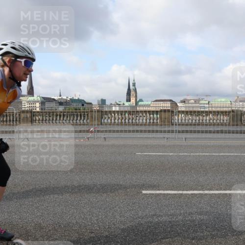 29.06.2025 - hella hamburg halbmarathon Lena Gebhardt http://msf.ph/oto/8412982 29.06.2025 08:55:43 Lombardsbrücke  meine-sportfotos.de