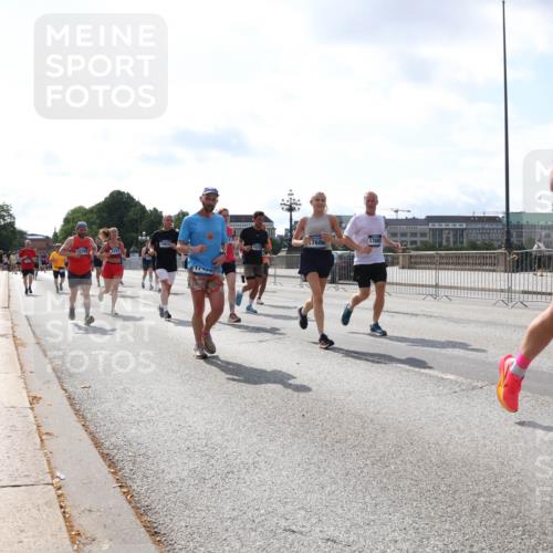 29.06.2025 - hella hamburg halbmarathon Lena Gebhardt http://msf.ph/oto/8412991 29.06.2025 10:04:43 Lombardsbrücke 1, 40, 7686, 17685, 1126, 1213, 1316, 1347, 1377, 1559, 1674, 2011, 2463, 2628, 2698, 2852, 2979, 3994, 4146, 4293, 4394, 4538, 4587, 4951, 5354, 5365, 5869, 5976, 6311, 6709, 7302, 8049, 8217, 9019, 9489, 10100, 10213, 10709, 10834, 10962, 11088, 11551, 11582, 11595, 12125, 12924, 12998, 13242, 13533, 13625, 14340, 14436, 14917, 15532, 16128, 16134, 16145, 16357, 16579, 16753, 16989, 16995, 17071, 17112, 17113, 17434, 17814, 17818 meine-sportfotos.de