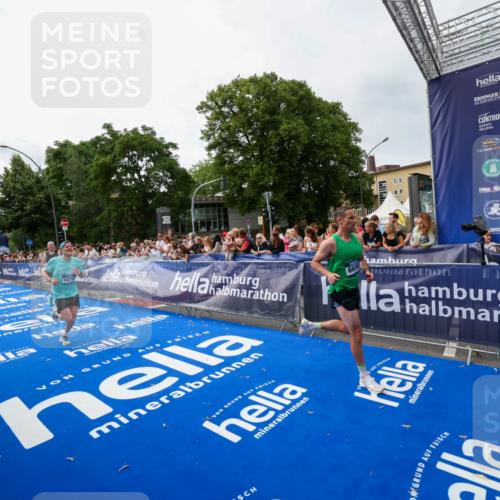 29.06.2025 - hella hamburg halbmarathon Zöllner http://msf.ph/oto/8412992 29.06.2025 10:23:54 Ziel 6699, 7963, 9447, 10780, 12360 meine-sportfotos.de