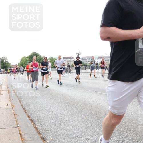 29.06.2025 - hella hamburg halbmarathon Lena Gebhardt http://msf.ph/oto/8413016 29.06.2025 10:51:17 Lombardsbrücke 1404, 1203, 1707, 1129, 1203, 1208, 1404, 1478, 1617, 1997, 2202, 2308, 2358, 2380, 2484, 2485, 2736, 2778, 2859, 3934, 4156, 4652, 4713, 4748, 4771, 4808, 4848, 4878, 4920, 5286, 5289, 5357, 5394, 5530, 6091, 6178, 6945, 6954, 6961, 7012, 7141, 7769, 7770, 7771, 7825, 7841, 7871, 7992, 8040, 8125, 8200, 8410, 8672, 8779, 8986, 9166, 9167, 9582, 9583, 9763, 10029, 10496, 10552, 10614, 10636, 11034, 11052, 11252, 11268, 11575, 11577, 14534 meine-sportfotos.de