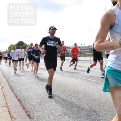 29.06.2025 - hella hamburg halbmarathon Lena Gebhardt http://msf.ph/oto/8413039 29.06.2025 10:17:18 Lombardsbrücke 8253, 18108, 6128, 10592, 1356, 1083, 1137, 1204, 1298, 1331, 1348, 1356, 1477, 1553, 1602, 2225, 2259, 2305, 2860, 2908, 3210, 3450, 3464, 3466, 3622, 3802, 3803, 4194, 4852, 5023, 5390, 5929, 5930, 5995, 6126, 6128, 6328, 6520, 6522, 6786, 6948, 7011, 7114, 7115, 7257, 7291, 7345, 7360, 7376, 7410, 7445, 7566, 7647, 7844, 7924, 7928, 7945, 8210, 8253, 8263, 8309, 8351, 8433, 8513, 8558, 8895, 8983, 9152, 9259, 9848 meine-sportfotos.de